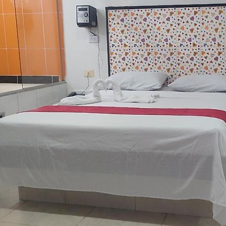 מדיין Hotel Marat מראה חיצוני תמונה